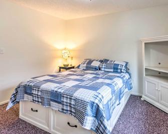 Walkable Sitka Getaway with Community Perks! - Sitka - Bedroom