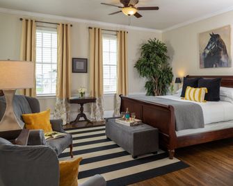Magnolia Manor and Chapel - Humboldt - Habitación