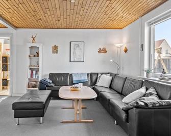 Four-Bedroom Holiday Home In Thyboron - Thyborøn - Sala de estar
