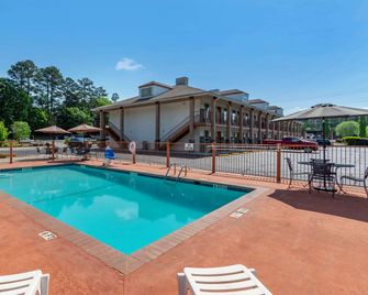 Quality Inn Covington - Covington - Pool