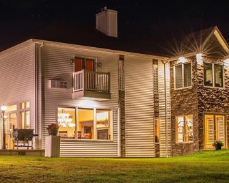 River Spring Lodge - Darien Center - Building
