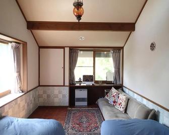 Guest House Funky Monkey Lodge Myoko - Myoko - Living room