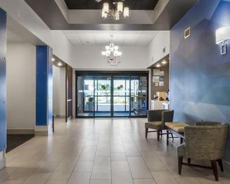 Holiday Inn Express & Suites Newton Sparta - Newton - Lobby