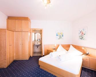 Hotel Goldener Stern - Caldaro - Bedroom