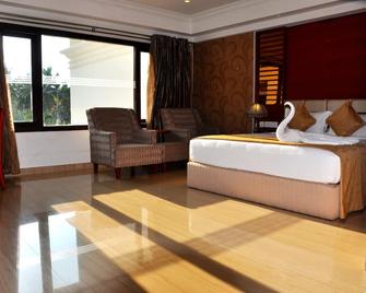 Hotel Lake Palace - Thiruvananthapuram - Bedroom