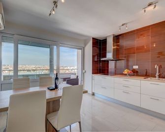 Zadar - Apartment near the beach and the center on the 12th floor - Zadar - Dining room