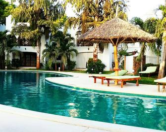 Malindi luxury 3 bedrooms sleeps 8 - Malindi - Pool