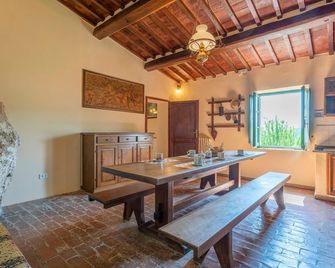 Beautiful home in Sarteano with WiFi - Sarteano - Essbereich