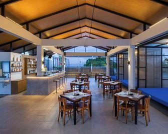Hotel Neo Dipatiukur - באנדונג - מסעדה