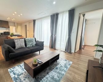 Akikawa Koshi 8 | 15 Min to Tsmc | Entire 3ldk House | Up to 4 Guests - Koshi - Sala de estar