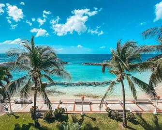 فندق كوراساو أفيلا بيتش - وييمستاد - شاطئ