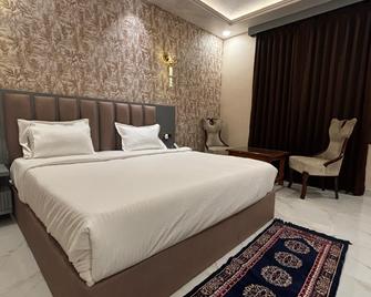 Virasat - The Hotel By Triveni Grand - Prayagraj - Schlafzimmer