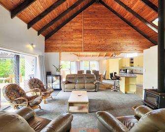 Flipflop Inn Hahei Beach - Hahei - Living room