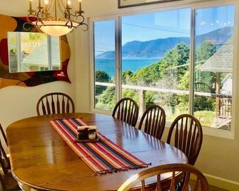 Are you ready to flip the switch & unwind? - Whitethorn - Comedor