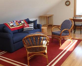 Studio Loft in the Berkshires - Great Barrington - Living room