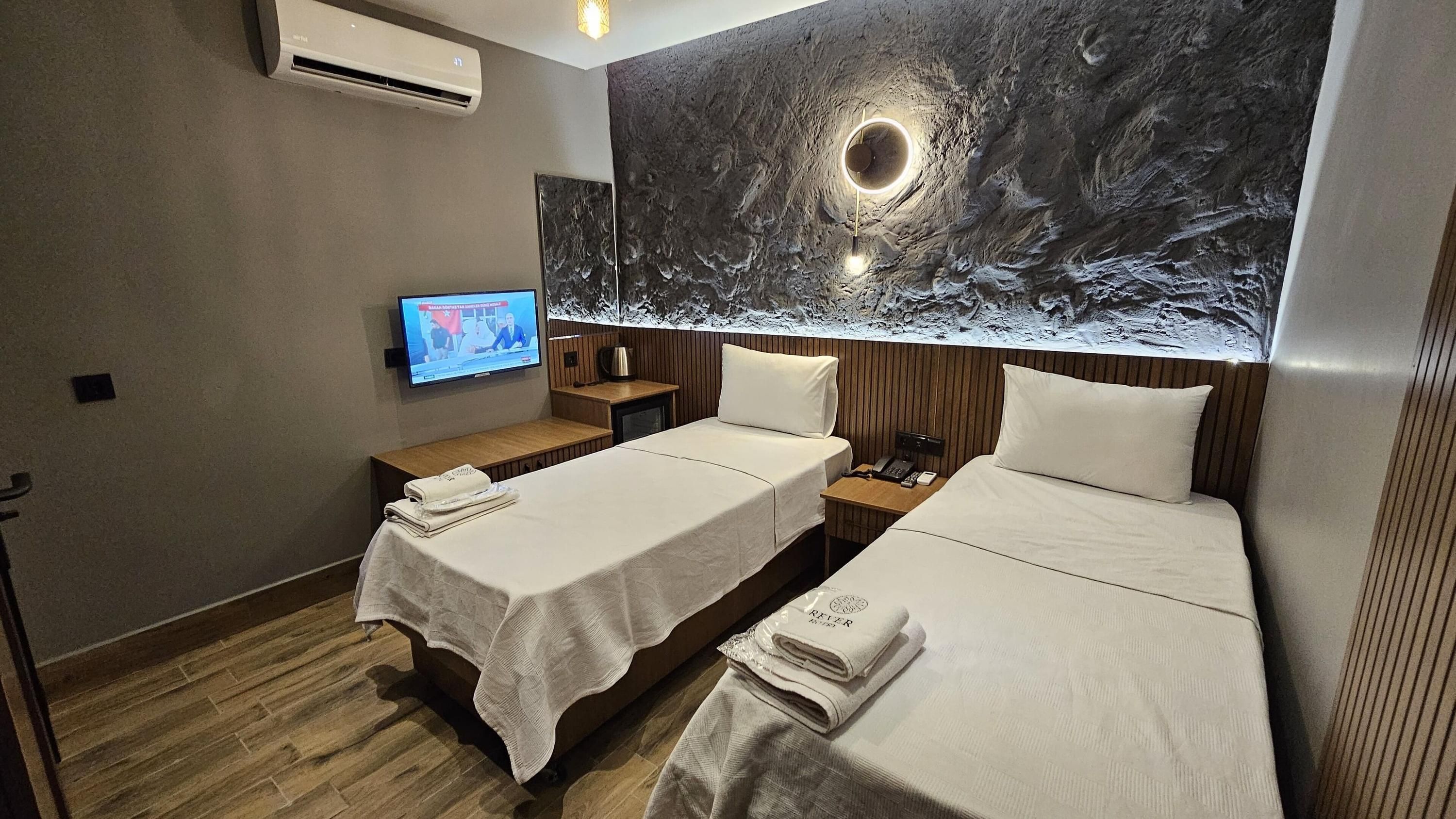 Rever Hotel thumbnail 3