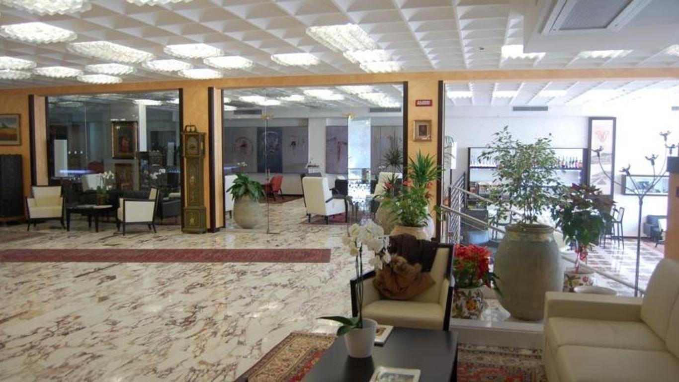 Grand Hotel Moroni