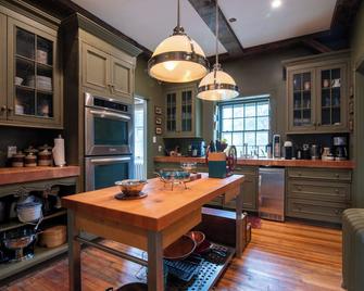Charming 4-bedroom Estate - A Historic Gem in Clarke County, VA - Berryville - Cocina