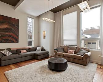 The Summit On Sixth Street-Luxury Modern 4br Home - Cleveland - Living room