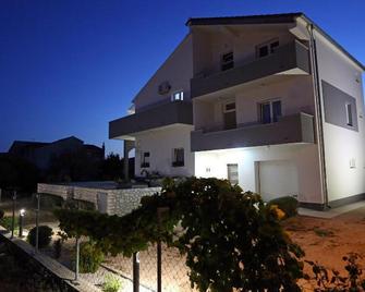 Guesthouse Villa Domenico - Lozovac - Будівля