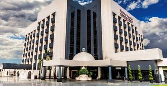 Hotel Pueblo Amigo Plaza & Casino - Tijuana - Building