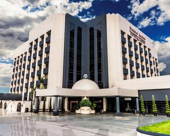 Hotel Pueblo Amigo Plaza & Casino - Tijuana - Building