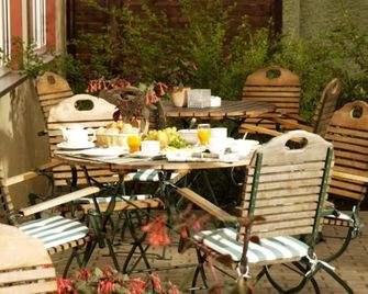 Andersen Hotel Birkenwerder - Birkenwerder - Innenhof