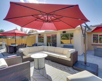 Modern Wheat Ridge Home w/ Private Hot Tub & Sauna - Wheat Ridge - Patio