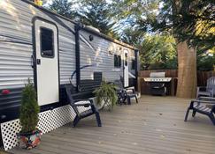 Whispering Oak Mansion - Bear - Patio