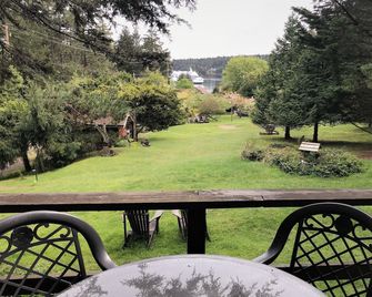 Driftwood Village Cottages - Galiano Island - Balcony