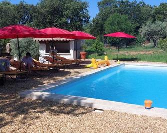 Location à la semaine - Néoules - Piscine