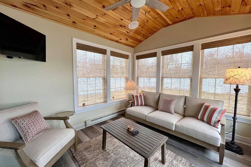 Canalside Cottage 3br Lake Access Dock Fire Pit - وترلو (نيويورك) - غرفة معيشة