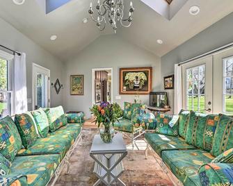 Pittsford Trolley Home - Near Erie Canal! - Pittsford - Sala de estar