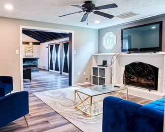 Dee's Lounge, Your Relaxation Oasis - Waldorf - Wohnzimmer