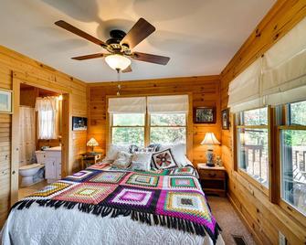 Rustic Fancy Gap Cabin with Blue Ridge Parkway Views - Fancy Gap - Habitación