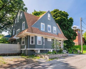 Recently renovated East Side gem- walk to Brown, Wayland Sq, and more! - Providence - Building