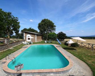 Farmhouse With Pool in an Area With History, Nature and art - Bagnoregio - Басейн
