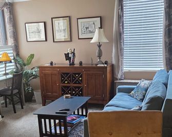 Beautiful Condo - Water View Near City Dock - Annapolis - Stue
