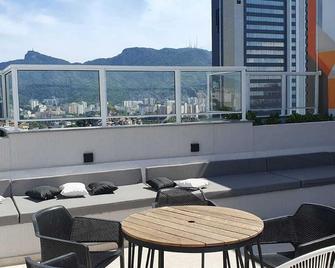 2 bedrooms, air conditioning, view of Christ, Sambadrome and 10km from Copacabana - ריו דה ז'ניירו - מרפסת