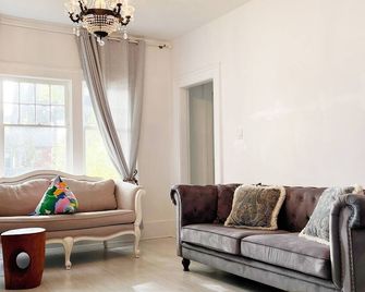 Modern Comfort Home at Kitsilano, Vancouver. Free Parking. - Vancouver - Living room