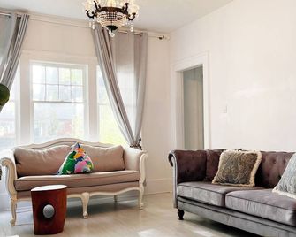 Modern Comfort Home at Kitsilano, Vancouver. Free Parking. - Vancouver - Sala de estar