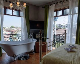 Rimrabeang Amphawa Cafe and Suite - Amphawa