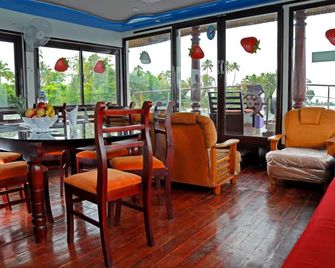 Cosy Premium Houseboats - Alappuzha - Restaurant