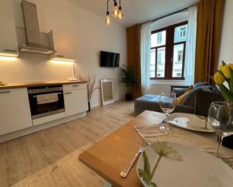 Herrliches wohnen mit Teichblick - Altenburg - Wohnzimmer