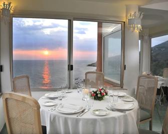 Hotel Punta Rossa - San Felice Circeo - Ресторан
