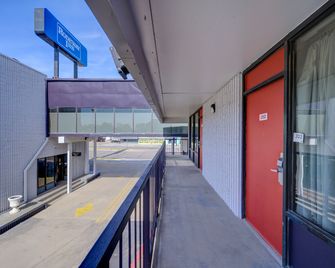 Capital O Travelers Inn Lawton Fort Sill - Lawton - Edifício