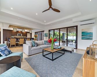 Beachfront Villa - Sunsets and Daily Maid Service - Potrero