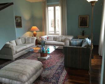 La Maison Du Charme Modena - Modena - Living room