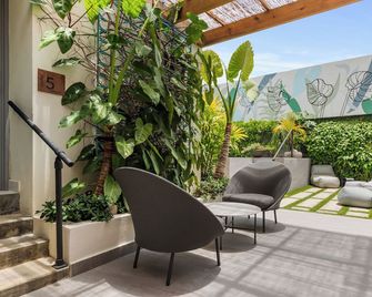 The Weekender by Otium - San Juan - Patio