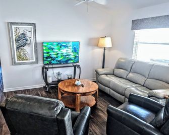 The Villages with 2 King size beds & golf cart with clubs - Wildwood - Soggiorno